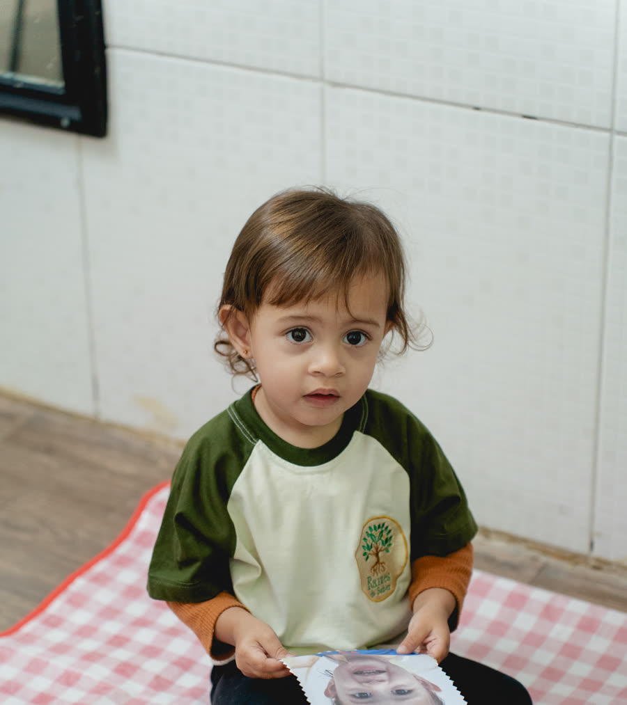 Criança da turma Maternal I na Raízes do Saber